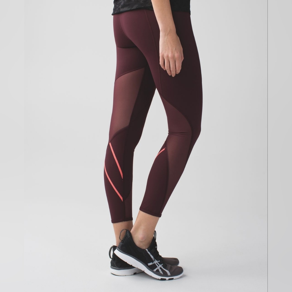 Lululemon All Meshed Up 7/8 Tight Bordeaux Drama / Flash Light